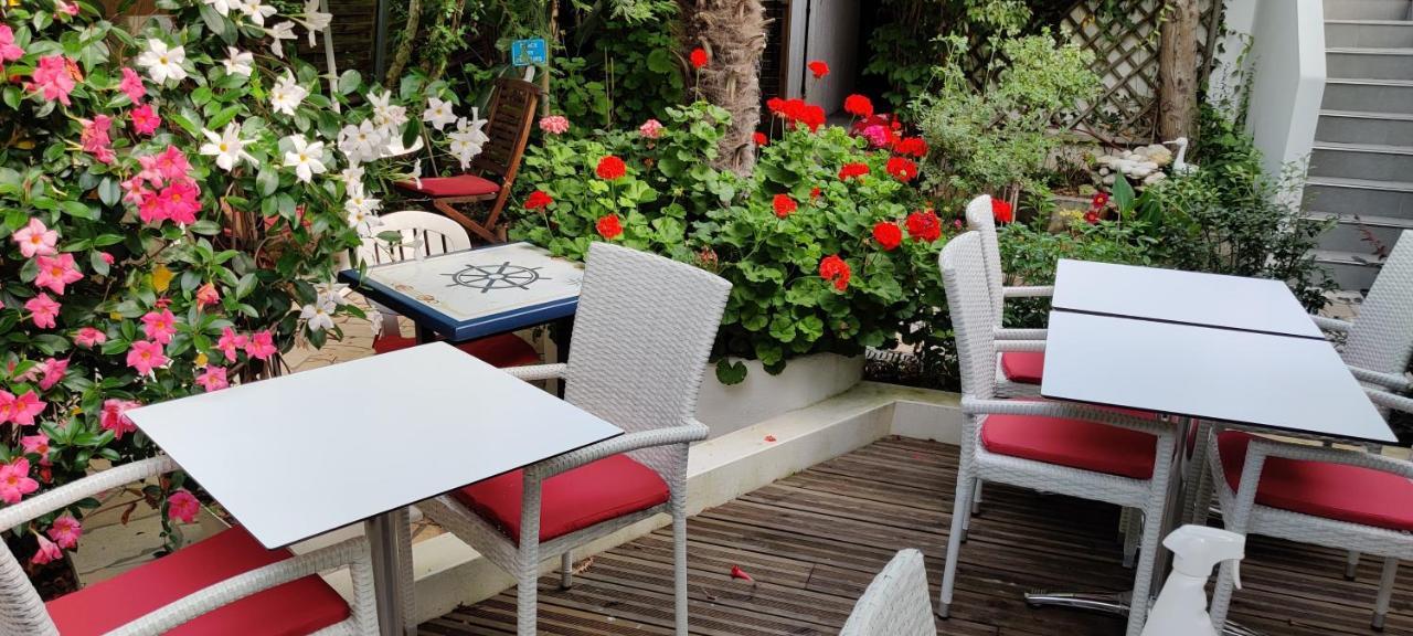 Logis Hotel Les Bleuets Royan Exteriér fotografie